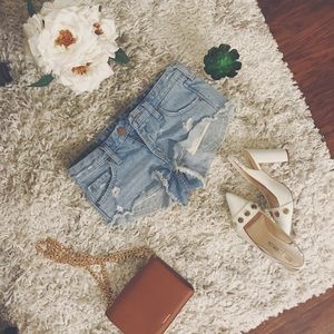 BDG Low Rise denim jean shorts ✨